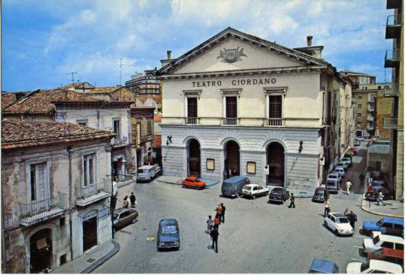 Foggia, agenti aggrediti davanti piazza giordano