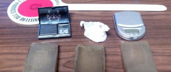 Manfredonia, hashish cocaina capi d’ abbigliamento contraffatti 8 arresti