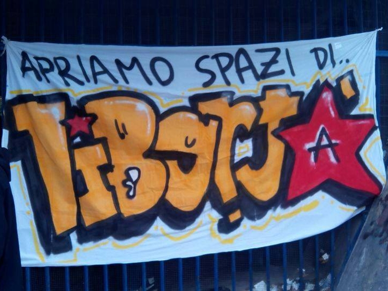 Foggia, il collettivo 0881 occupa l’aula magna della scuola De Sanctis