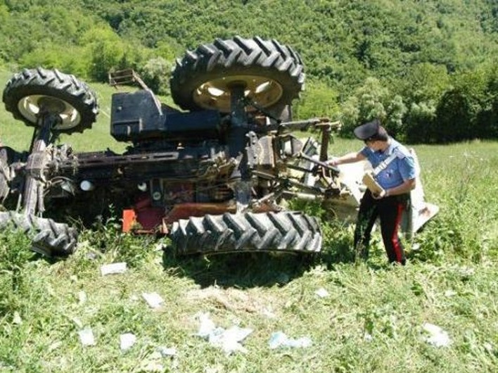 Foggia news, agricoltore muore schiacciato da un trattore