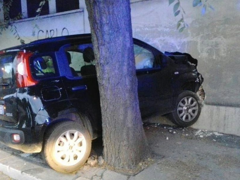 Foggia, sfonda il muro delle Ferrovie