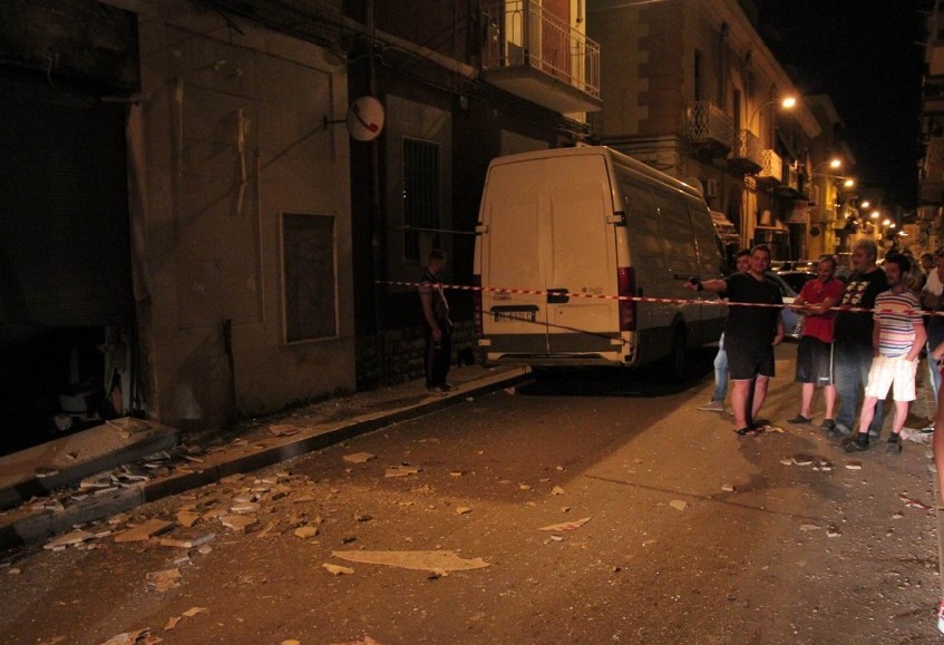 Foggia, bomba carta in Via Nicola Parisi