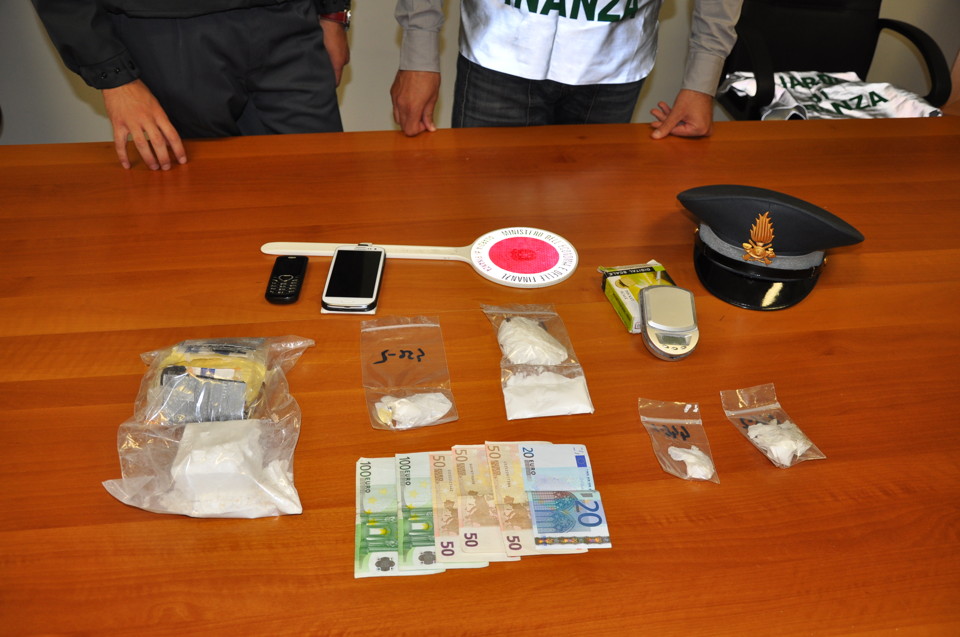 Quattro arresti e Cinque denunce da parte dei finanzieri, sequestrati oltre 350 grammi di cocaina