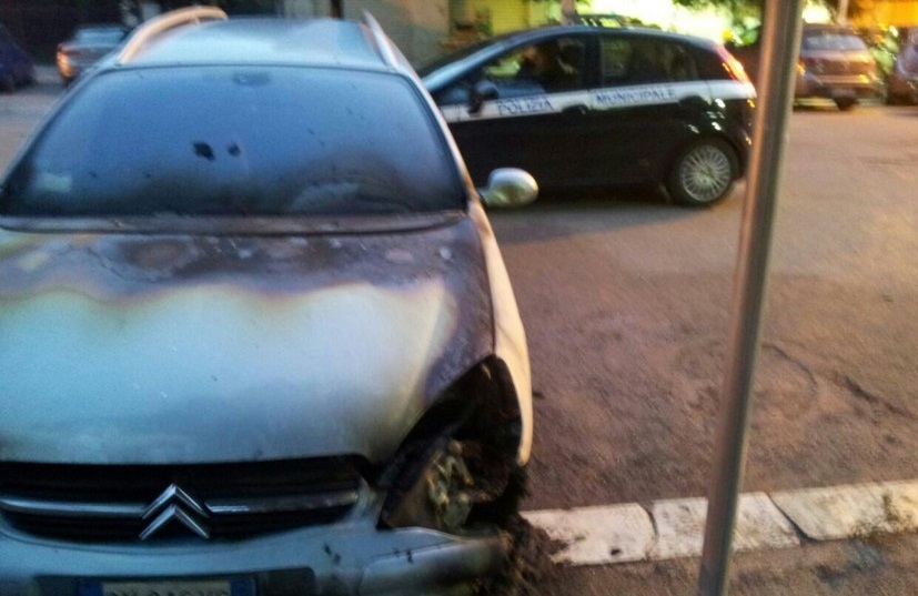 Foggia, atto intimidatorio nei confronti di un Vigile Urbano, incendiata auto