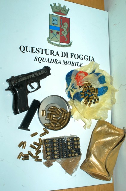 Foggia, esperte mani trasformano pistola giocattolo in arma perfetta