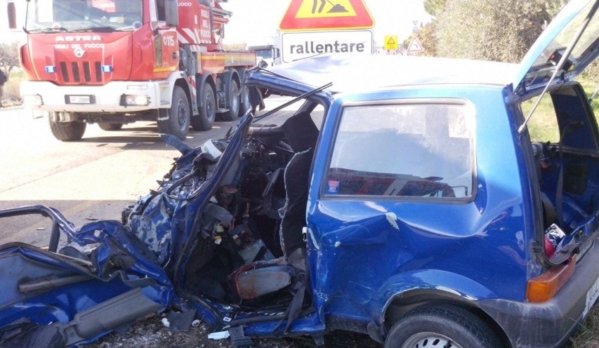 Lucera, sbanda e si schianta contro un Tir, grave il conducente dell’ auto