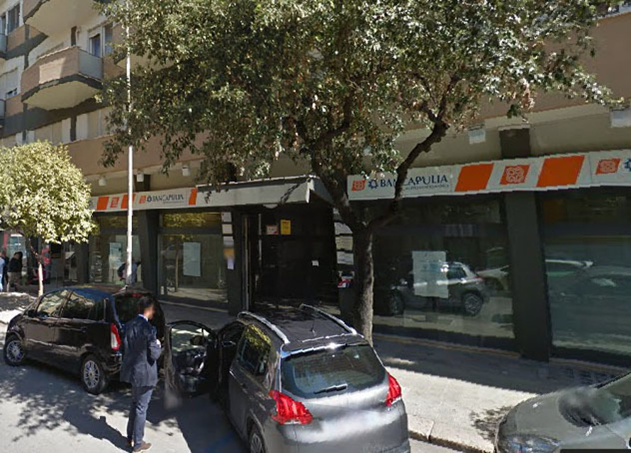 Foggia, entra e rapina la “Banca Apulia” di Via Torelli: scappa con “5 euro”