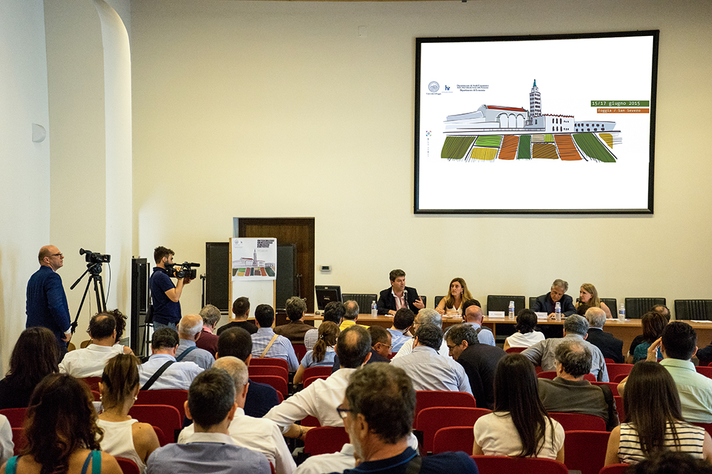 Cs e foto convegno su Agrarian Urbanism (prima giornata)