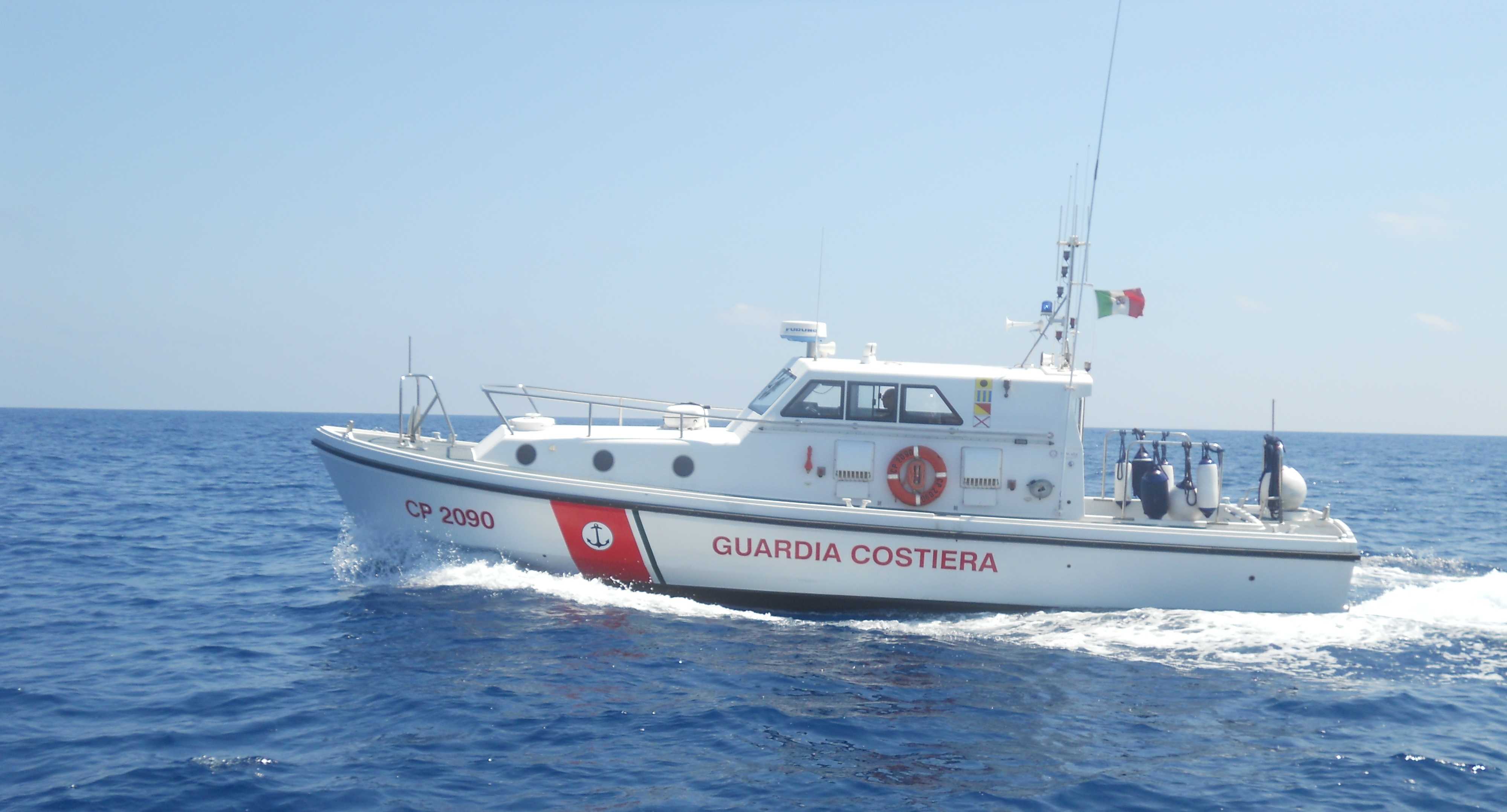 Vieste, pescatore 36enne scomparso in mare: peschereccio trovato alla deriva