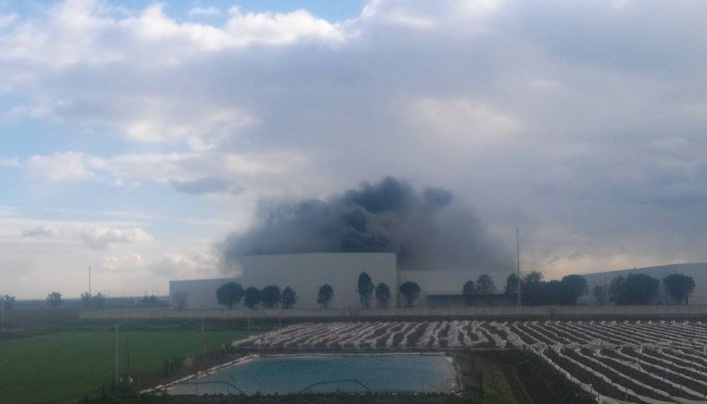 Foggia, a fuoco i capannoni della stazione in zona “Borgo Cervaro”