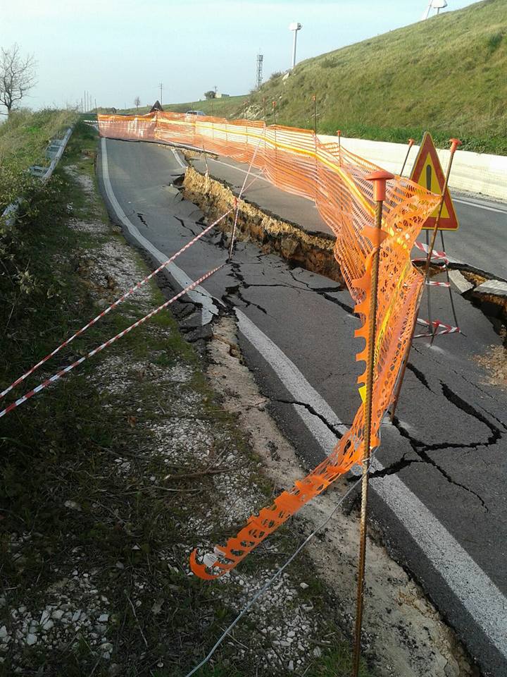 Importante frana sulla Castelnuovo della Daunia – Pietramontecorvino – FOTO