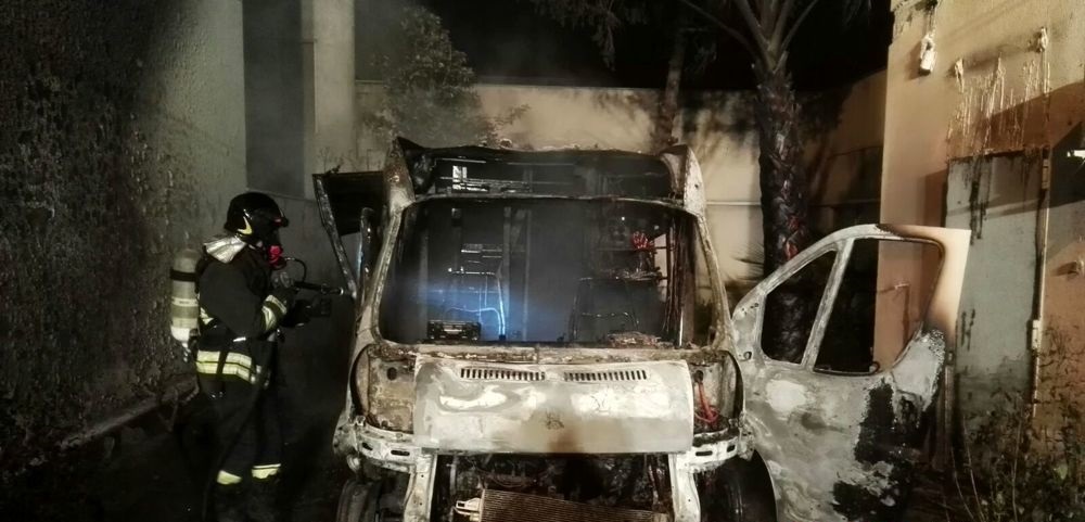 Apricena, incendiata (per la seconda volta) ambulanza 118