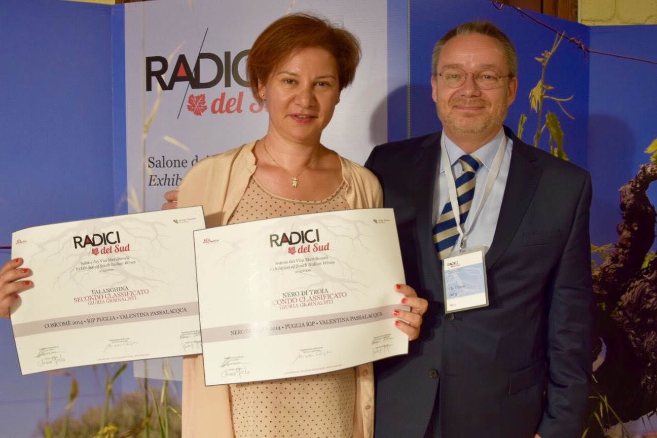 Valentina Passalacqua premiata a Radici del Sud con il Nero di Troia e il Cosìcomè
