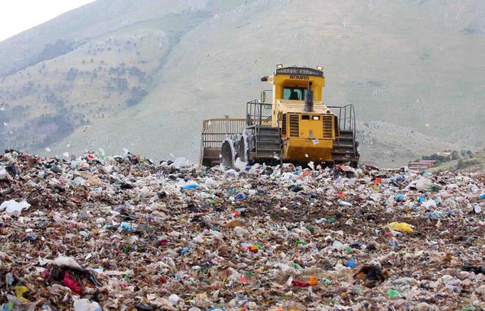 100.000 tonnellate di rifiuti illegali scoperti in Capitanata: Nobile (SI) “E’ disastro ambientale, presto interrogazione parlamentare”