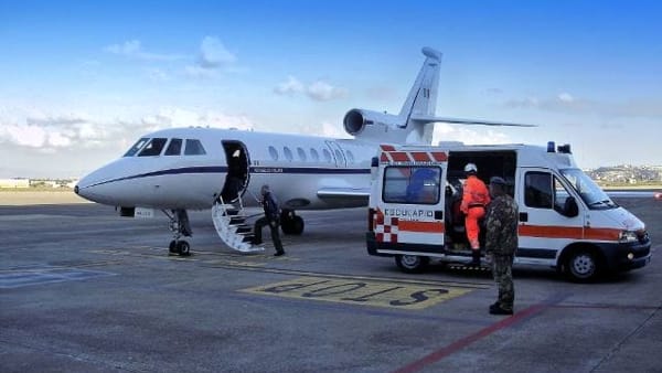 Foggia: una bimba in pericolo di morte è stata condotta da Foggia a Firenze grazie alla l’Aeronautica Militare a bordo del Falcon 50